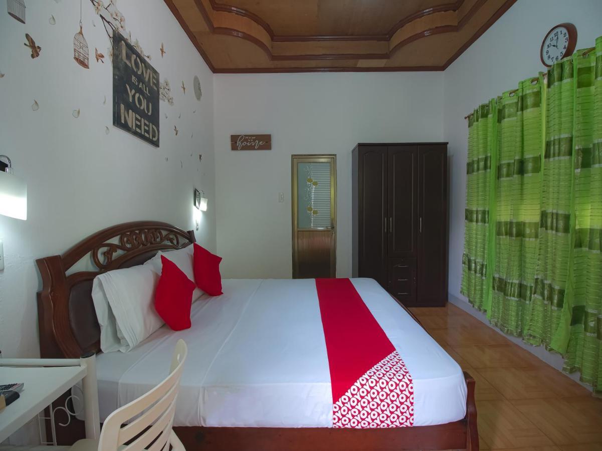 Oyo 771 Darius' Residences Moalboal Buitenkant foto