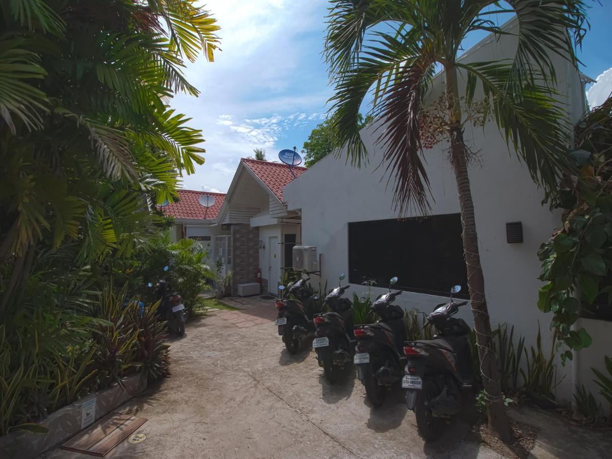 Oyo 771 Darius' Residences Moalboal Buitenkant foto