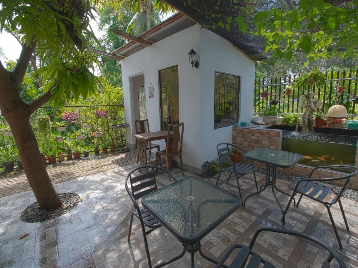 Oyo 771 Darius' Residences Moalboal Buitenkant foto