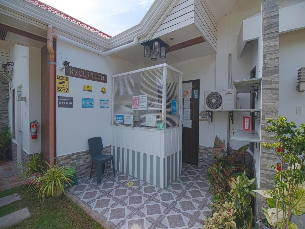 Oyo 771 Darius' Residences Moalboal Buitenkant foto